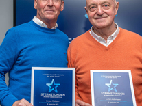 Zwei Geehrte mit Urkunden bei der Veranstaltung die Sternstunden des Jenaer Sports