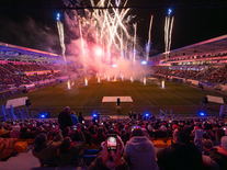 Großes Feuerwerk über dem Stadionfeld in der ad hoc Arena im Ernst-Abbe-Sportfeld