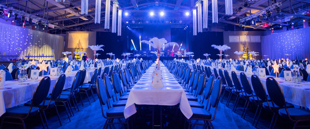 Eventraum mit gedeckten Tischen – ideal für Ihr mögliches Event mit ELF5