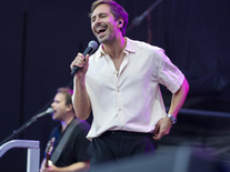Sänger Max Giesinger bei einem Live-Auftritt in der ad hoc Arena im Ernst-Abbe-Sportfeld